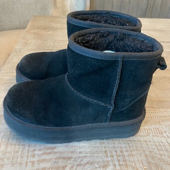 Little Girl UGG Boots – Size 3 - Picture 5 of 10